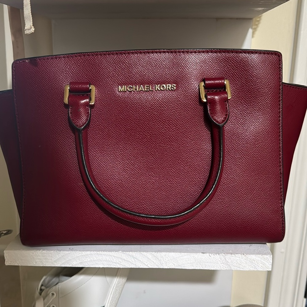 Satchel Bag. Michael Kors. Burgundy. Lightly use.